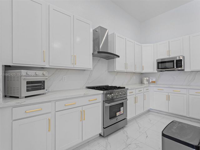 14478 SW 21st St, Miami, FL 33175