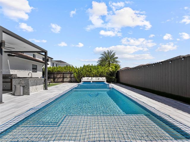 14478 SW 21st St, Miami, FL 33175