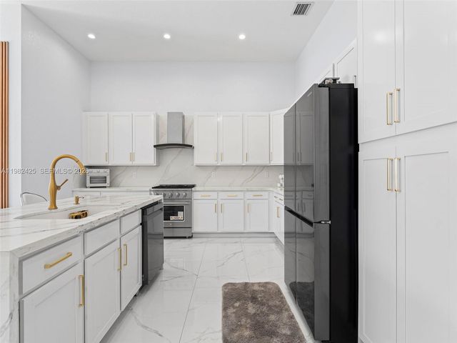 14478 SW 21st St, Miami, FL 33175