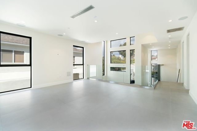 159 S Bowling Green Way, Los Angeles, CA 90049