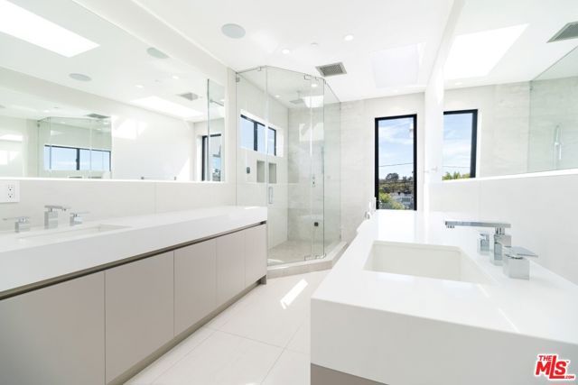 159 S Bowling Green Way, Los Angeles, CA 90049