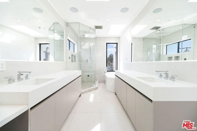 159 S Bowling Green Way, Los Angeles, CA 90049