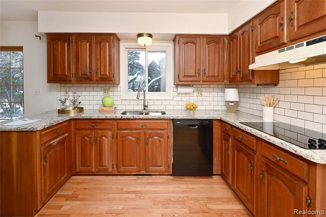 488 Bryn Mawr Street, Birmingham, MI 48009