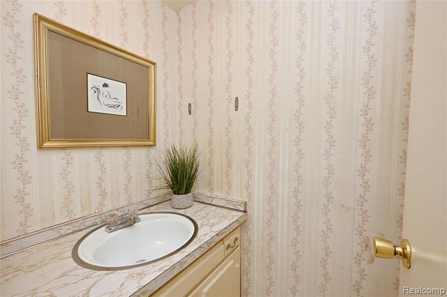 488 Bryn Mawr Street, Birmingham, MI 48009