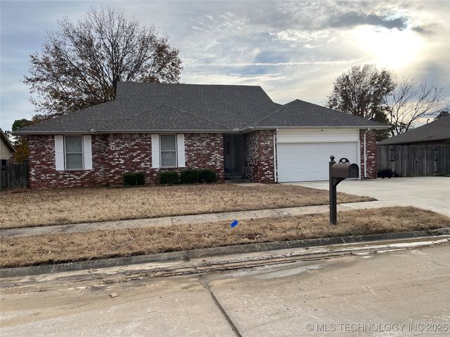 1113 E Dover Place, Broken Arrow, OK 74012