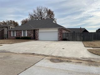 1113 E Dover Place, Broken Arrow, OK 74012