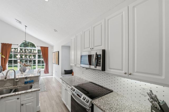 609 SW St Thomas Cove, Port St. Lucie, FL 34986