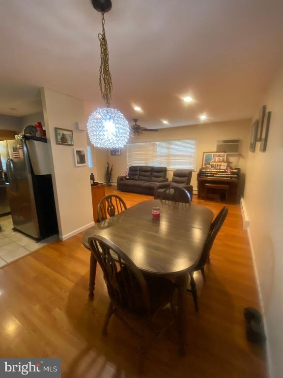 Image 16 of property listing at 633 TURF LN, Conshohocken, PA 19428
