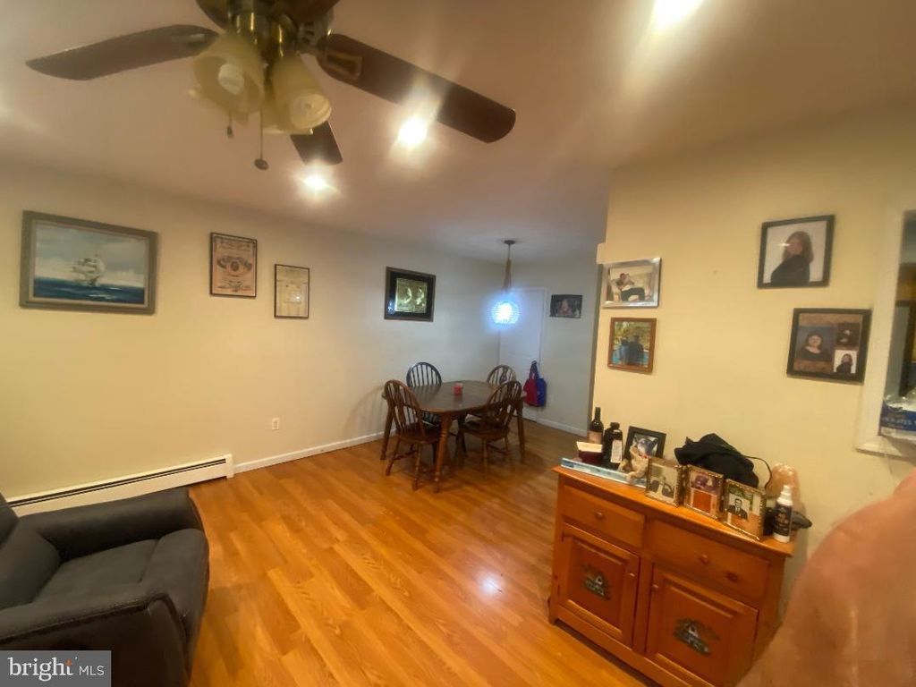 Image 17 of property listing at 633 TURF LN, Conshohocken, PA 19428