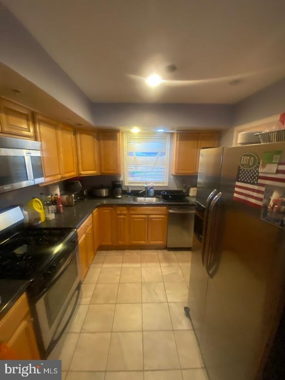 Image 4 of property listing at 633 TURF LN, Conshohocken, PA 19428