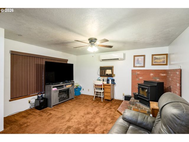 1245 Sw GILORR St, Mc Minnville, OR 97128