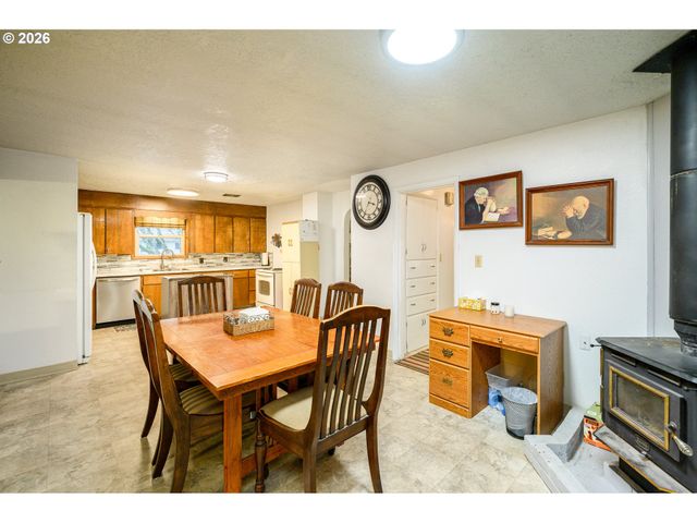 1245 Sw GILORR St, Mc Minnville, OR 97128