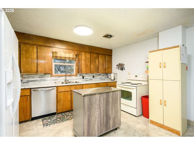 1245 Sw GILORR St, Mc Minnville, OR 97128