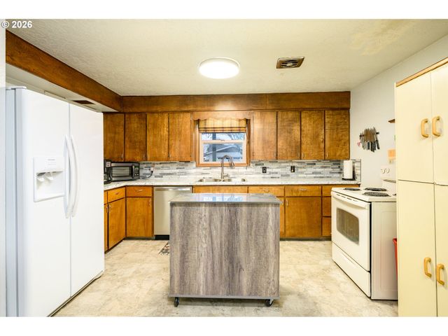 1245 Sw GILORR St, Mc Minnville, OR 97128