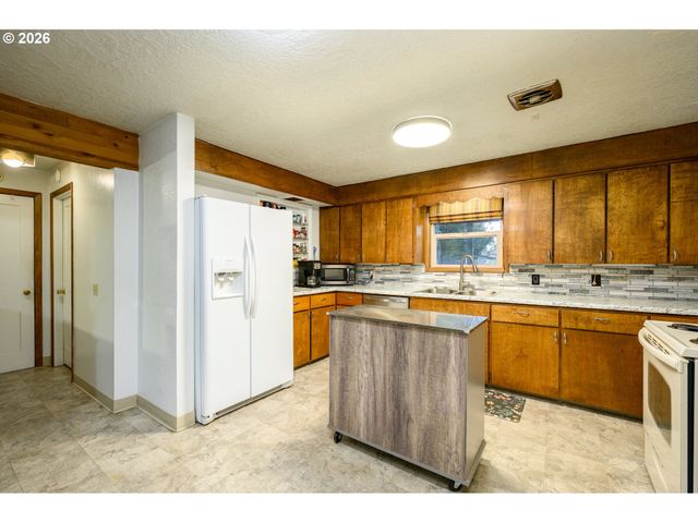 1245 Sw GILORR St, Mc Minnville, OR 97128