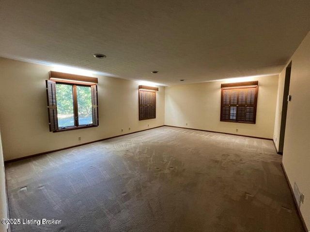 3203 Kings Ct, Bardstown, KY 40004