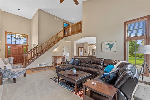 W185N4947 Emerald Hills DRIVE, Menomonee Falls, WI 53051