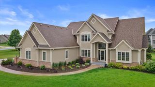 W185N4947 Emerald Hills DRIVE, Menomonee Falls, WI 53051