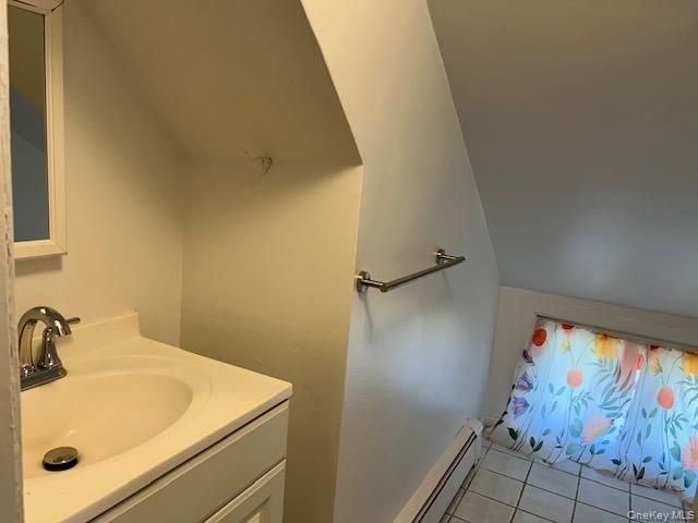 14 Cinder Lane, Hicksville, NY 11801