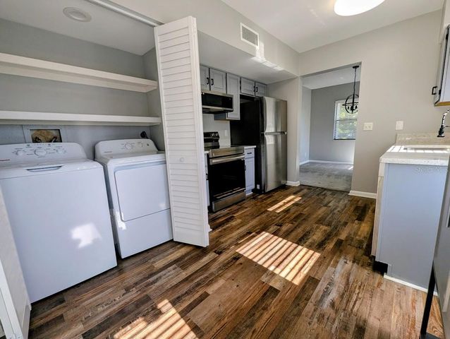 8707 BARDMOOR PLACE 202, Seminole, FL 33777