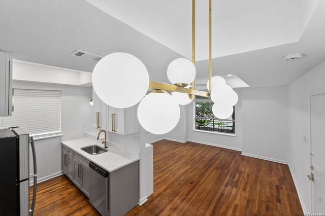 1635 W Mulberry Ave Apt 206, San Antonio, TX 78201