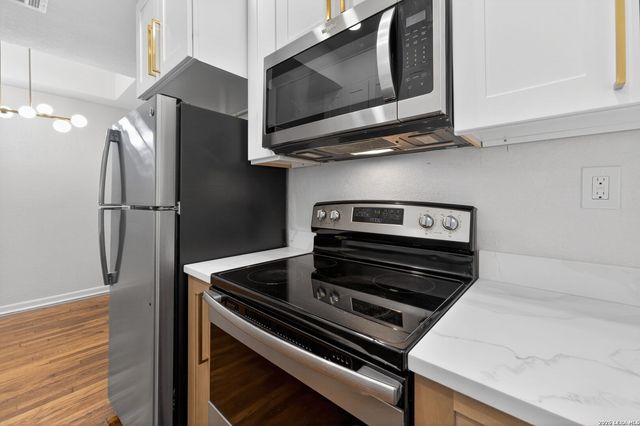 1635 W Mulberry Ave Apt 206, San Antonio, TX 78201