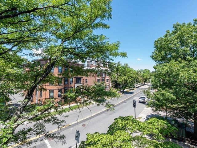 51 John 303, Brookline, MA 02446