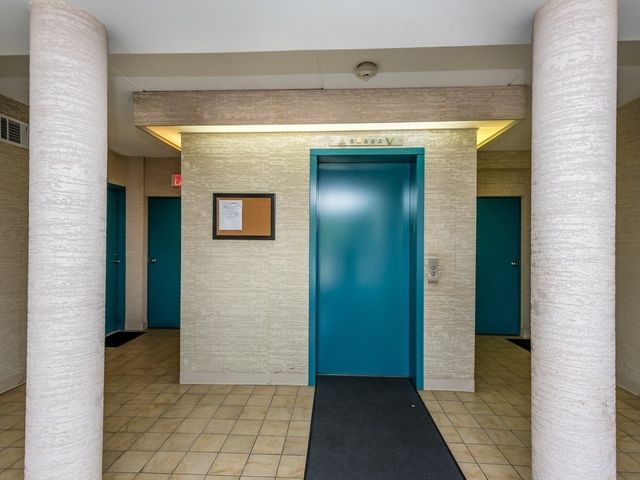 51 John 303, Brookline, MA 02446