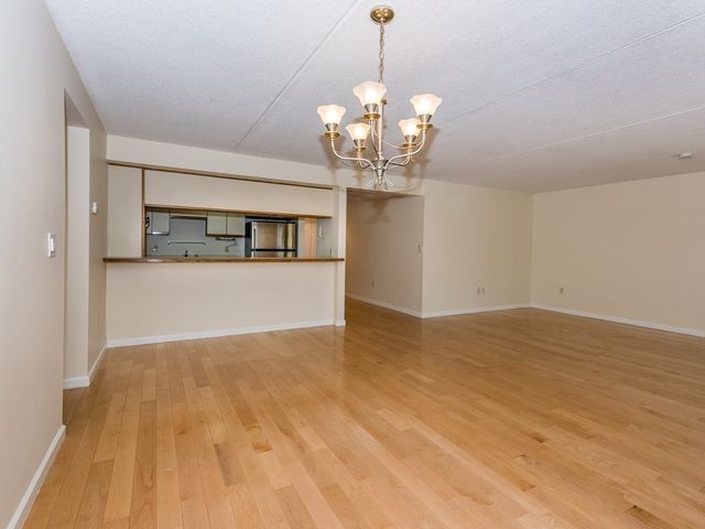 51 John 303, Brookline, MA 02446