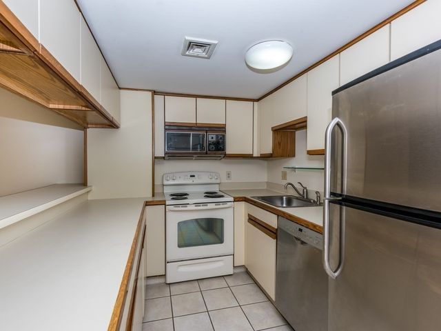51 John 303, Brookline, MA 02446