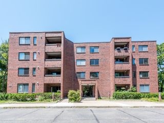 51 John 303, Brookline, MA 02446