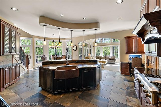 9716 Hadley Road, Clarkston, MI 48348