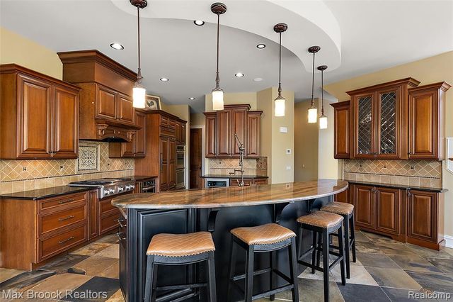 9716 Hadley Road, Clarkston, MI 48348
