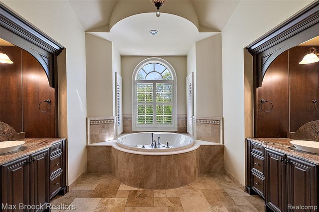 9716 Hadley Road, Clarkston, MI 48348