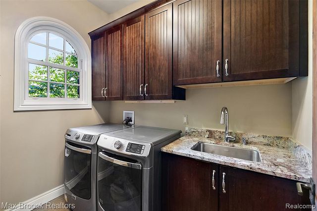 9716 Hadley Road, Clarkston, MI 48348