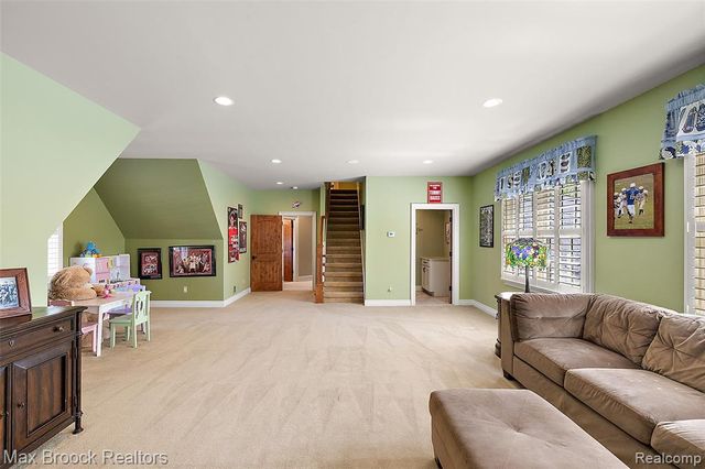 9716 Hadley Road, Clarkston, MI 48348