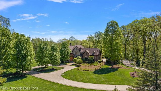 9716 Hadley Road, Clarkston, MI 48348