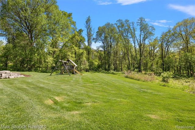 9716 Hadley Road, Clarkston, MI 48348