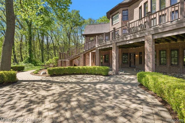 9716 Hadley Road, Clarkston, MI 48348