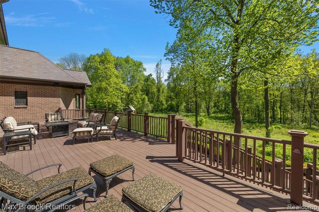 9716 Hadley Road, Clarkston, MI 48348