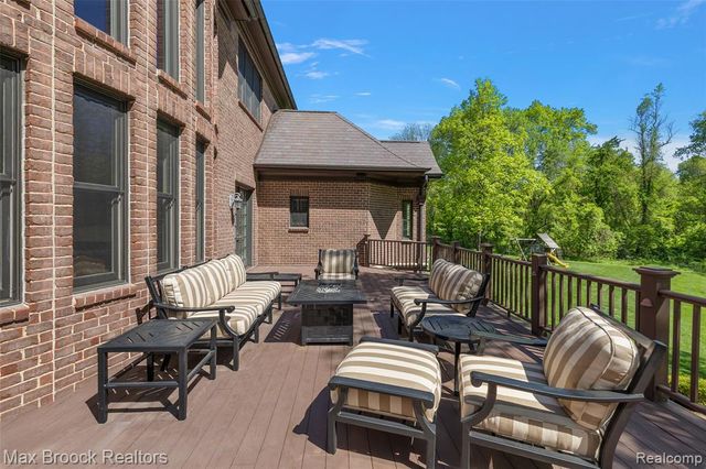 9716 Hadley Road, Clarkston, MI 48348