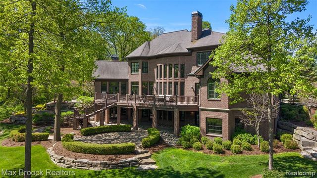 9716 Hadley Road, Clarkston, MI 48348