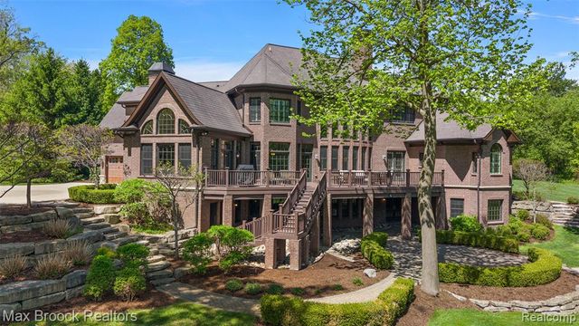 9716 Hadley Road, Clarkston, MI 48348