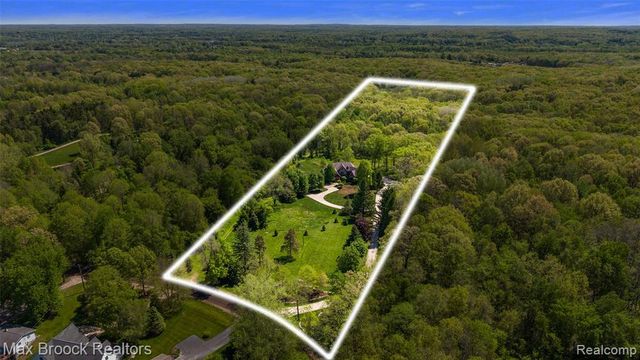 9716 Hadley Road, Clarkston, MI 48348