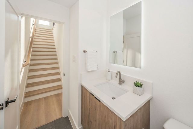 2523 Hondo Avenue 102, Dallas, TX 75219