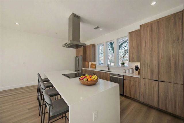 2523 Hondo Avenue 102, Dallas, TX 75219