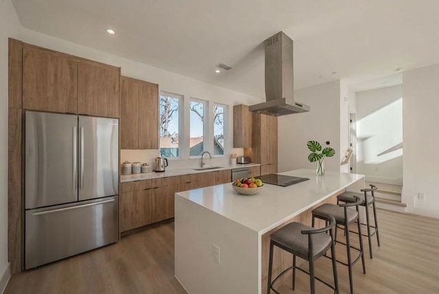 2523 Hondo Avenue 102, Dallas, TX 75219