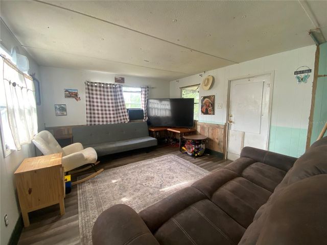 18385 SE 18TH STREET ROAD, Silver Springs, FL 34488
