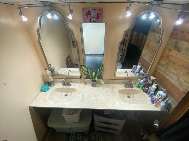 18385 SE 18TH STREET ROAD, Silver Springs, FL 34488