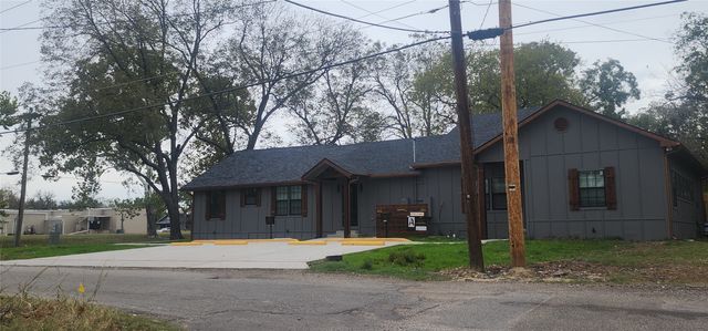 902 Chestnut Street, Commerce, TX 75428